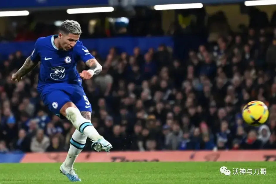 火博棋牌 -西汉姆小将穆班马自由身加盟曼城