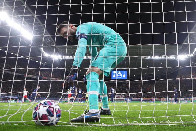 巴塞罗那迎足总杯关键赛；集结日防线松动；球迷炸锅；数据趋势出现新变化(巴萨和巴塞罗那是一个球队吗)