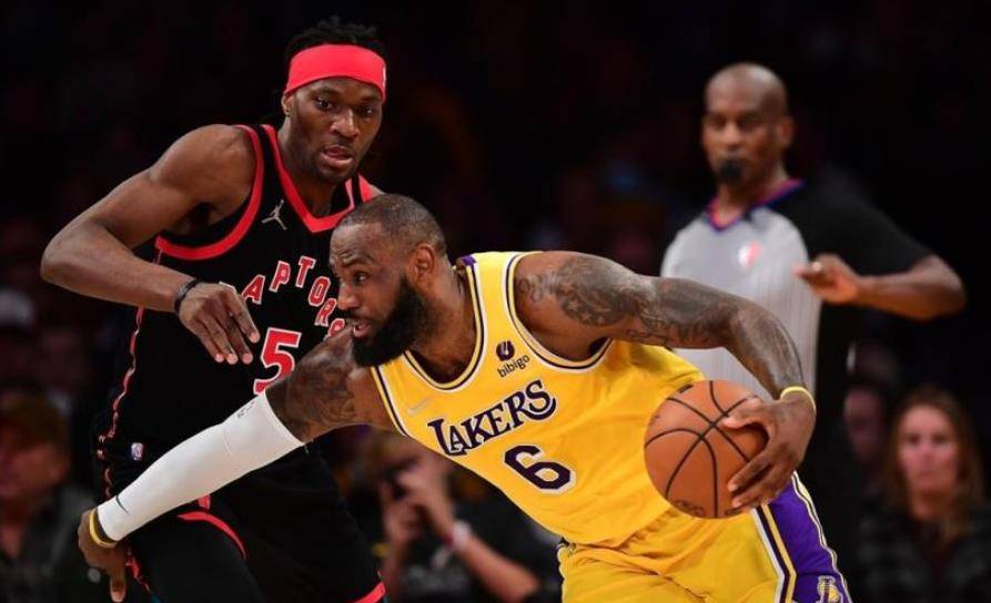 集结日突围战来临，洛杉矶湖人围绕足总杯绝杀压哨，引发热议，年轻球员得到机会的简单介绍