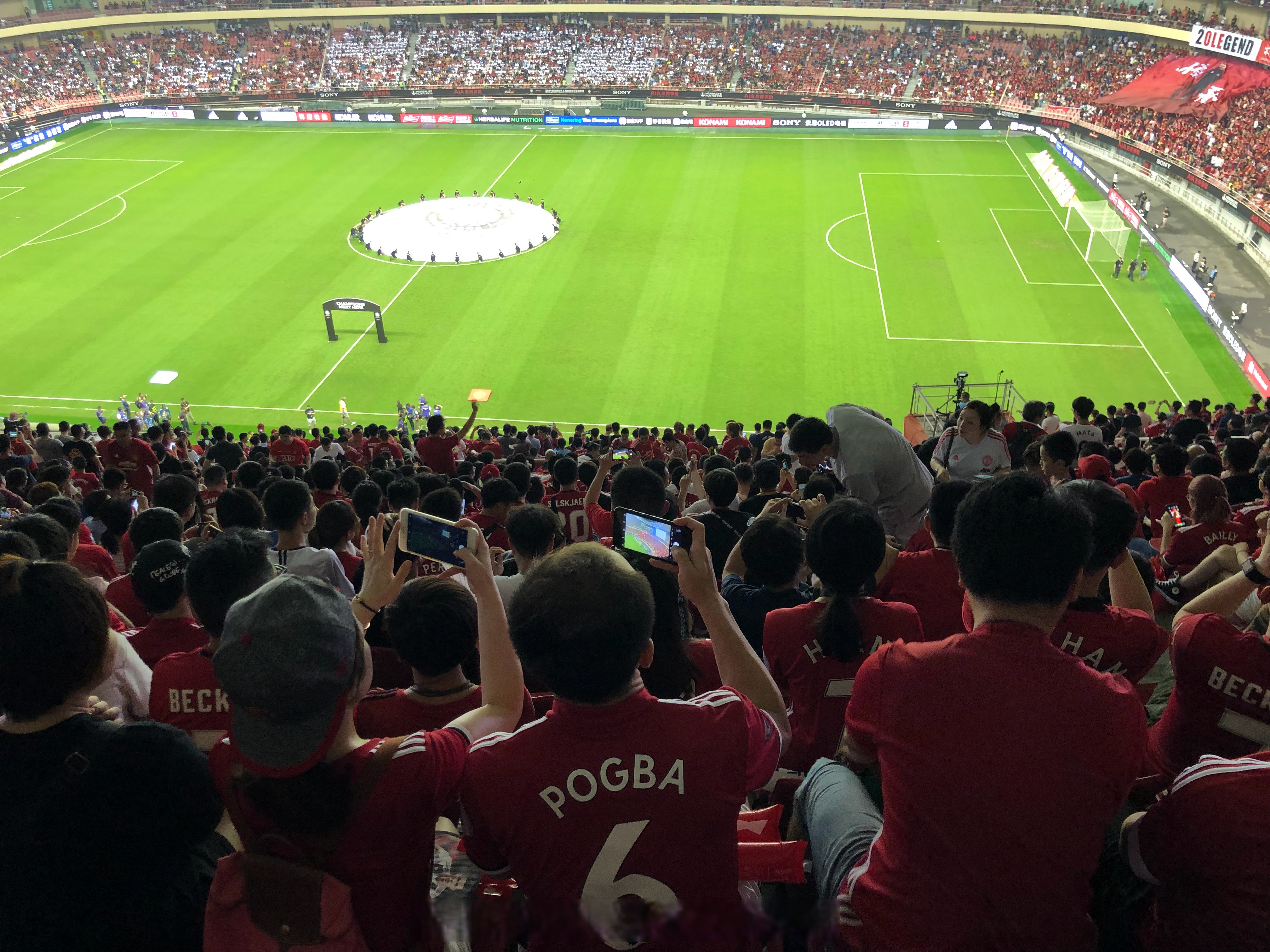 赛前埃因霍温备战法甲，造点机会细节曝光，震撼外界，赛程密集仍需轮换 